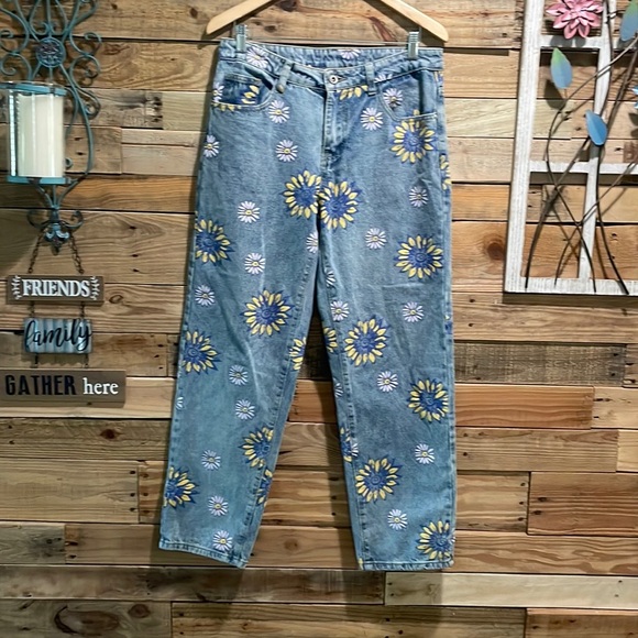 SHEIN Other - SHEIN Sunflower Straight Leg Jeans